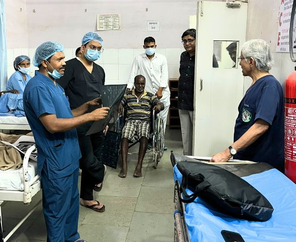 The Spine Foundation team providing care to underprivileged patients in BBD Chawl